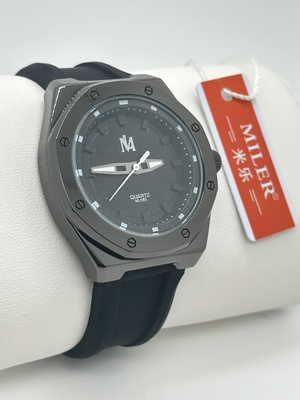Sporty And Chic Silicon Strap Watch Black Dial Fashionable Wrist Watch