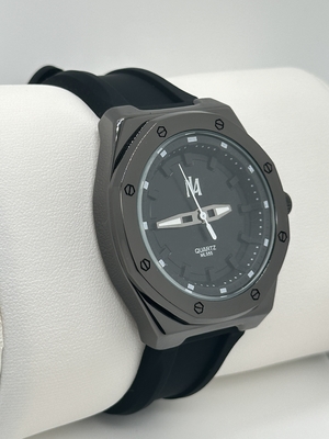 Sporty And Chic Silicon Strap Watch Black Dial Fashionable Wrist Watch