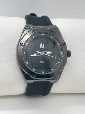 Sporty And Chic Silicon Strap Watch Black Dial Fashionable Wrist Watch