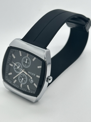 Lower price Easy-to-Read Face in this Men s Quartz Wrist Watch for Low Light Conditions