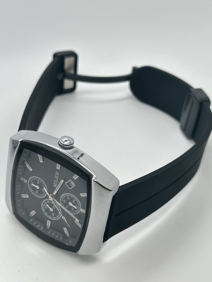 Lower price Easy-to-Read Face in this Men s Quartz Wrist Watch for Low Light Conditions