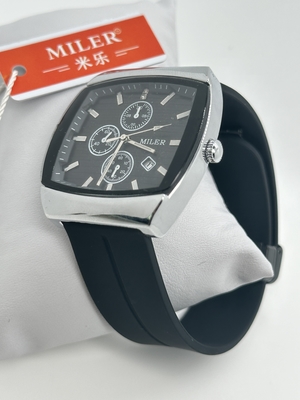 Durable And Elegant Men's Quartz Wrist Watch With Leather Band