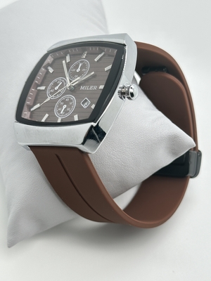 Customized Quartz Wrist Watch with Luminous Hands Band for Men with Long Battery Life