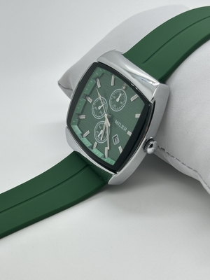 Stylish Quartz Wrist Watch with Luminous Hands and Leather Band for Men in Guangdong