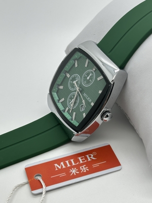 Stylish Quartz Wrist Watch with Luminous Hands and Leather Band for Men in Guangdong