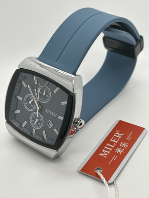 Stylish Quartz Wrist Watch with Luminous Leather Strap for Fashionable Gentlemen