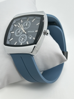 Stylish Quartz Wrist Watch with Luminous Leather Strap for Professionals