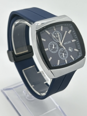 Stylish Quartz Wrist Watch with Luminous Leather Strap for Professionals