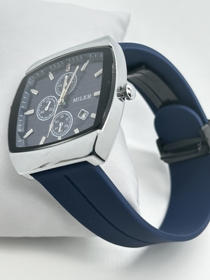 Lower price Easy-to-Read Face in this Men s Quartz Wrist Watch for Low Light Conditions