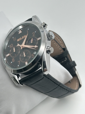 Fashionable Lady Quartz Light Watch Waterproof With Convenient Features