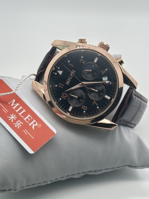 30m Waterproof Light Quartz Watch With Black Dial And Mineral Glass Surface