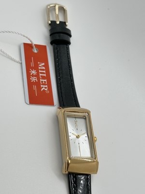 Customizable Precise Leather Strap Quartz Watch With Personalized Engraved Quote