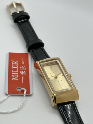 Manufacturer  Engraved Leather Quartz Black Band Mens Watches For Classic And Modern Versatility