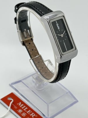 Classic Engraved Leather Strap Quartz Watch 30 Meters Water Resistance