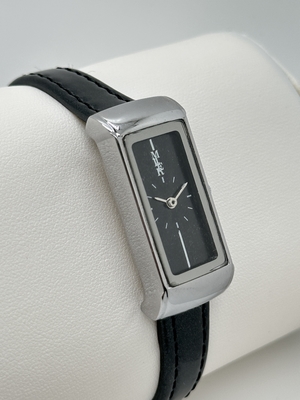 Classic Engraved Leather Strap Quartz Watch 30 Meters Water Resistance