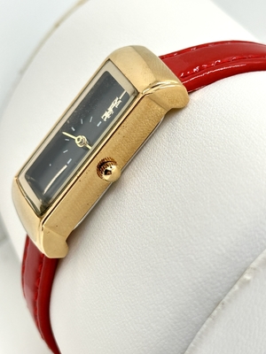 Engraved Red Leather Ladies Watch Quartz Watch For Classic And Modern Style