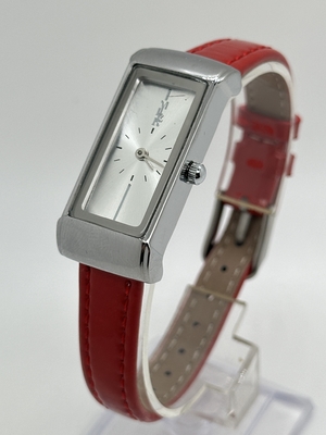 Engraved Red Leather Ladies Watch Quartz Watch For Classic And Modern Style
