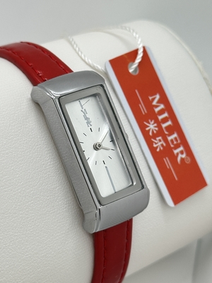 Personalized Mens Leather Strap Quartz Watch Modern Analog Display