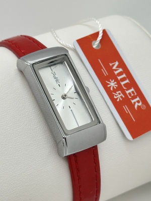 Personalized Mens Leather Strap Quartz Watch Modern Analog Display