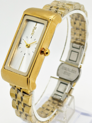 China Supplier Fashion Shape Chain Watches for Women 2024 Business Watch