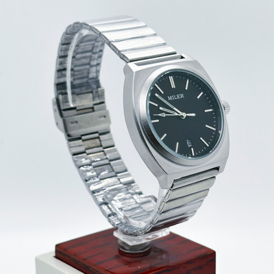 Stainless Steel Strap Watch Perfect Timepiece For Active And Adventurous Individuals