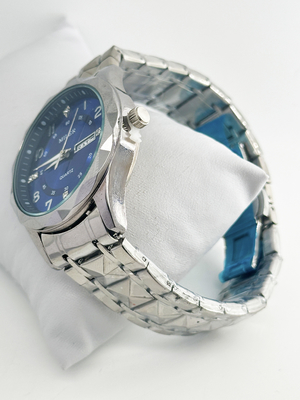 Ultimate Timepiece for Active and Fashionable Individuals Stainless Steel Strap Watch