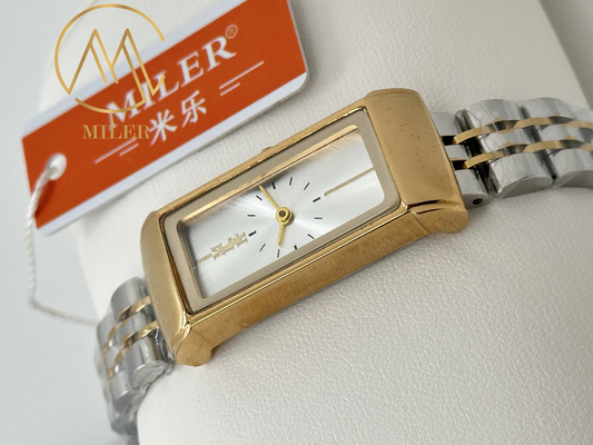 Fashion Design Quartz Wrist Watch with Stainless Steel Case Material