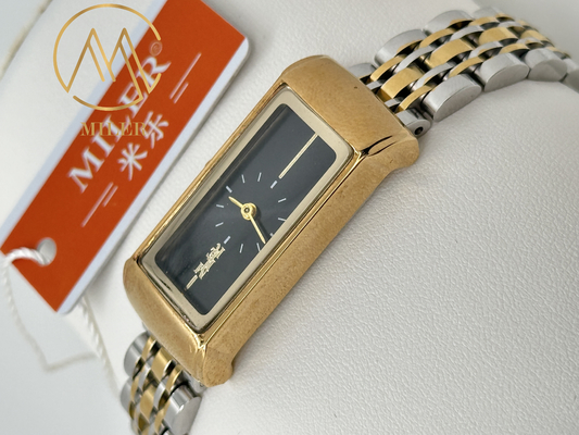 Fashion Design Quartz Wrist Watch with Stainless Steel Case Material