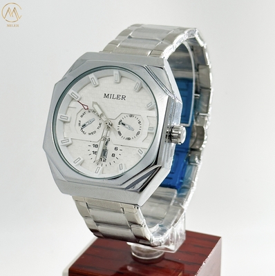 Wholesale Watch Men′s Scale Three Eyes Six Hands Waterproof Quartz Watch