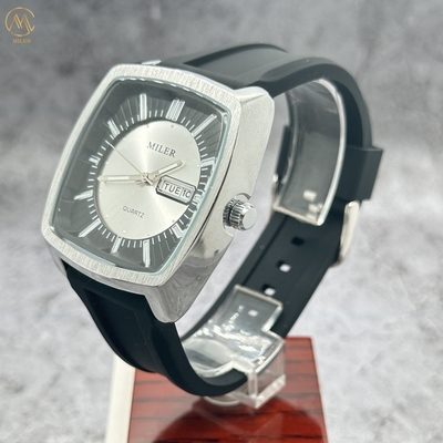 Fashion Stainless Steel Case Double Calendar Watch for Men and Women with Silicone Strap