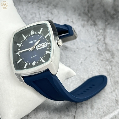 Fashion Stainless Steel Case Double Calendar Watch for Men and Women with Silicone Strap