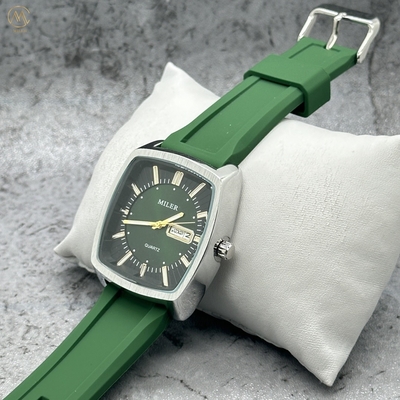 Fashion Stainless Steel Case Double Calendar Watch for Men and Women with Silicone Strap