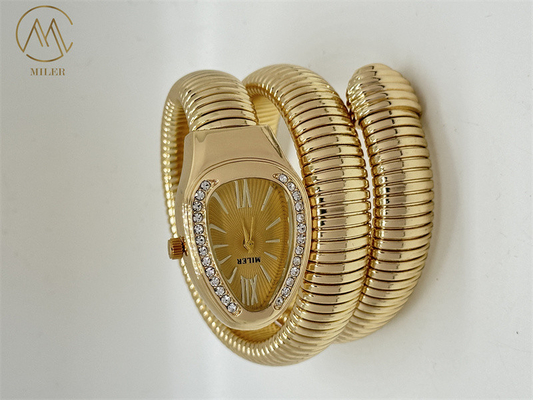Stainless Steel Strap Watch with Quartz Movement and Water Resistance for Style and Functionality