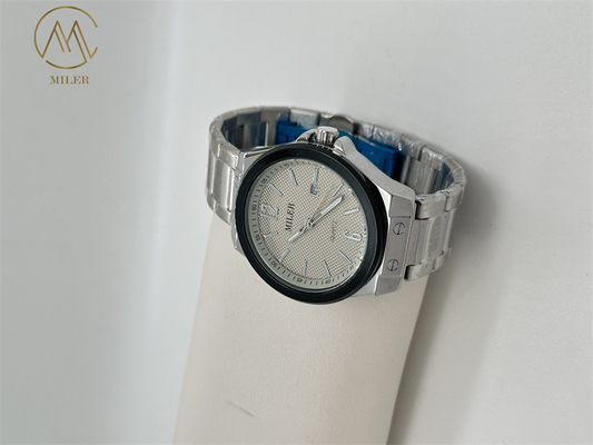 Luxury Waterproof Quartz Movement Watch Date Showing Stainless Steel Strap Wristwatch
