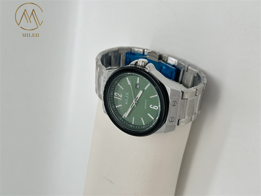 Luxury Waterproof Quartz Movement Watch Date Showing Stainless Steel Strap Wristwatch