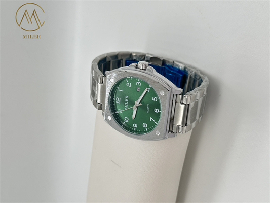 New Model 7 Colors Case Dial Quartz Watch with Stainless Steel Strap