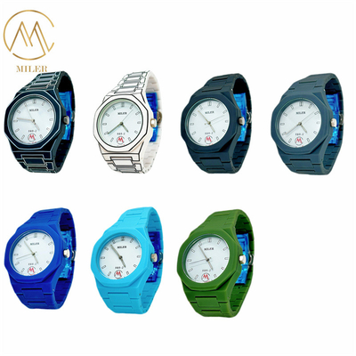 New Coming Black and White Dail Option Waterproof Quartz Watch for Kids