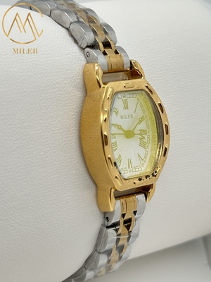 Quartz Movement Stainless Steel Strap Watch with Fashionable Buckle Clasp for Women