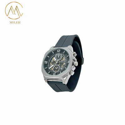 Latest Style Designed Waterproof Quartz Watch with Silicone Strap