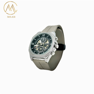 Latest Style Designed Waterproof Quartz Watch with Silicone Strap