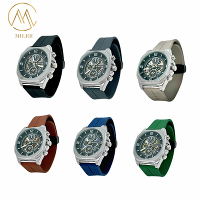 Latest Style Designed Waterproof Quartz Watch with Silicone Strap