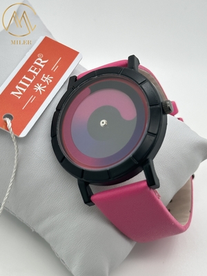 Durable Leather Strap Quartz Watch 30 Meters Water Resistance Stylish Design