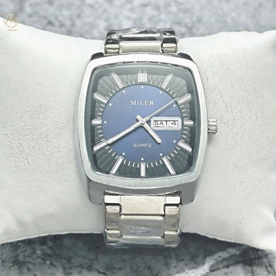 Fashionable Classic Men′s Waterproof Watch with Stainless Steel Strap