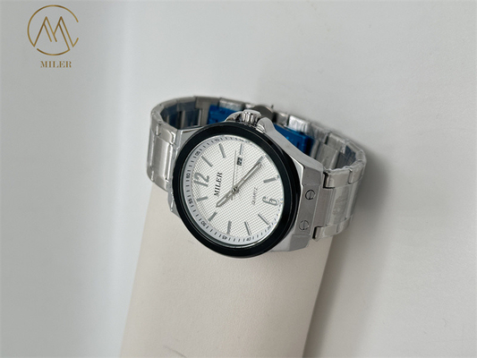 Luxury Waterproof Quartz Movement Watch Date Showing Stainless Steel Strap Wristwatch